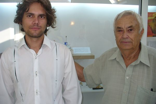 Петър Попдимитров се гордее с внука си Таньо, когото запалил по археологията.