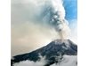 Два вулкана изригнаха в Перу