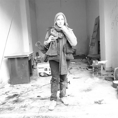 Елена Йончева сред разрушенията на сирийския град Алепо.
СНИМКА: НИКОЛАЙ НИКОЛОВ