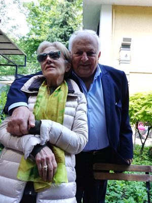 Таня Димитрова и Стефан Велев в приятелска прегръдка