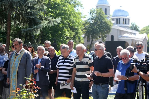 Войн Войнов, Кирил Ивков, Бобата Жечев и Георги Цветков уважиха панихидата