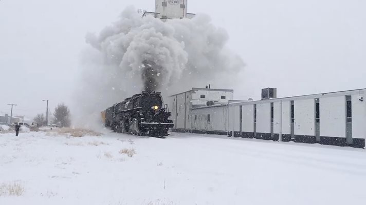 Снежни бури объркват плановете на милиони американци за Деня на благодарността