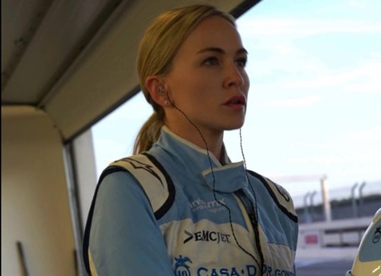 Автомобилната състезателка Кармен Хорда СНИМКА: Инстаграм/Официален профил