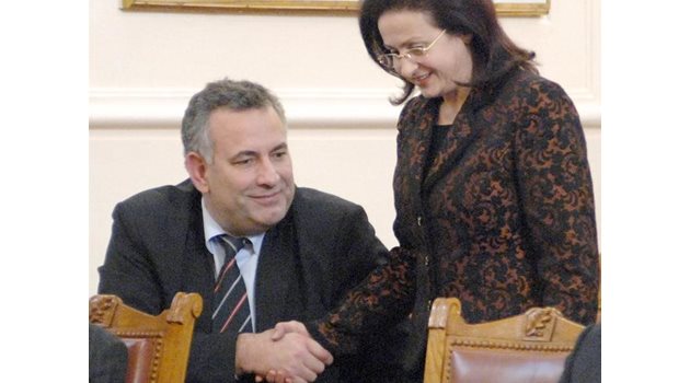 НА СВОБОДА: Емел Етем и Джевдет Чакъров добруват в парламента. 
