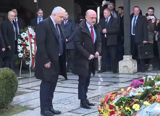 Иван Демерджиев и Асен Меджидиев се поклониха пред гроба на Гоце Делчев Кадър: БНТ