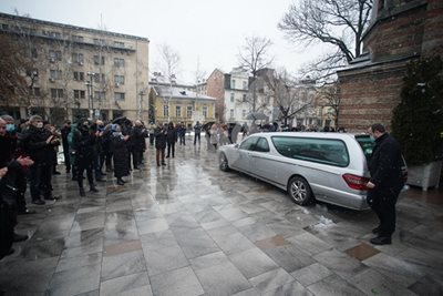 Hundreds applauded Philip Trifonov on his last earthly journey.  Photo by Plamen Kodrov