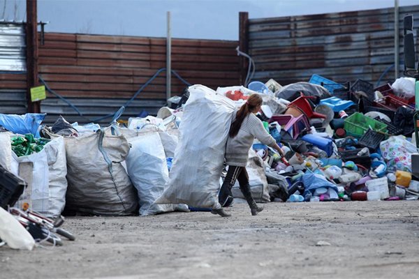 Големите площадки за събиране на отпадъци са в крайните квартали или извън града.