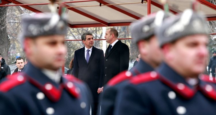 Росен Пленелиев с Румен по време на церемонията по встъпването  му  в длъжност СНИМКА :ДЕСИСЛАВА КУЛЕЛИЕВА