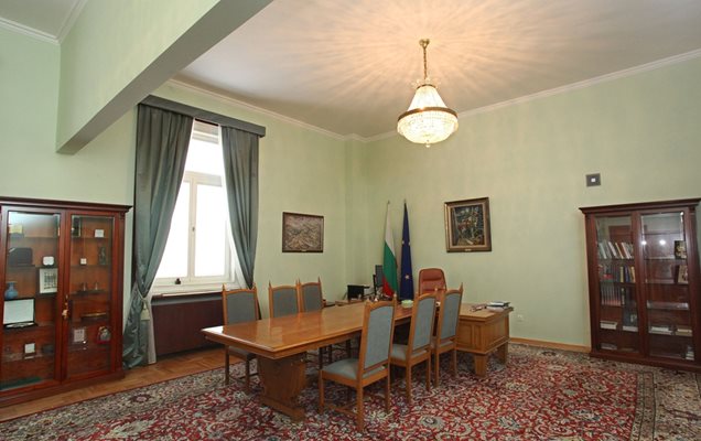 Вицепрезидентът Илияна Йотова също ще покаже кабинета си на граждани.