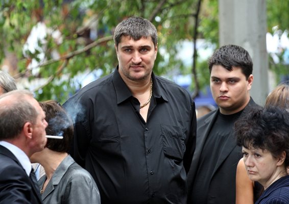 Любо Ганев и десетки други спортисти, политици и бизнесмени присъстваха на погребението на Тасев