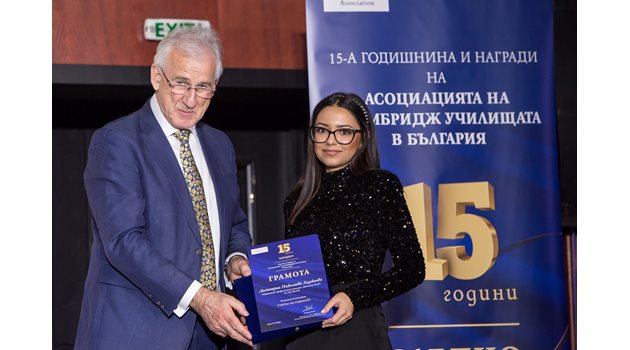 Миналата година Хаджиева е на второ място в категорията “Учител на годината”.