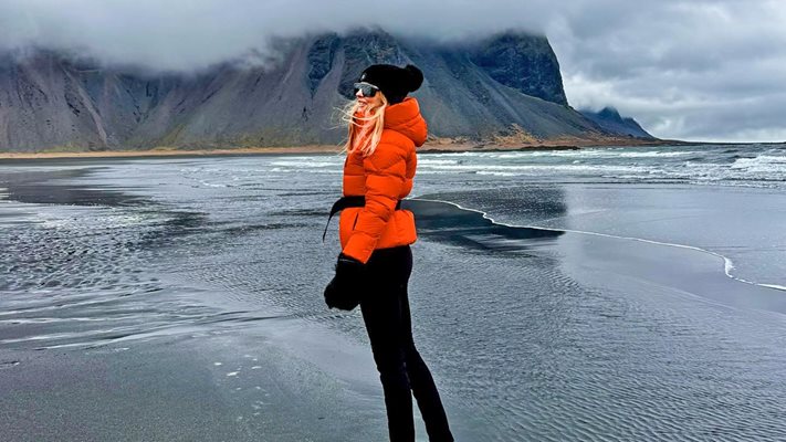 Боряна Шарлопова позира в Исландия