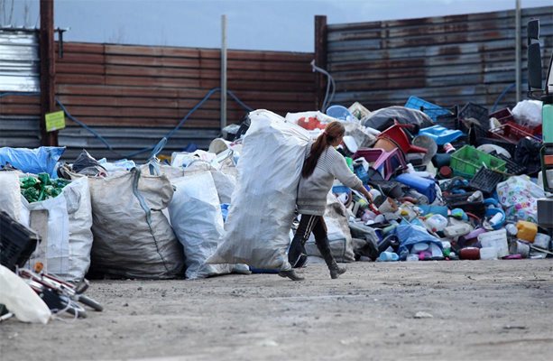 Големите площадки за събиране на отпадъци са в крайните квартали или извън града.