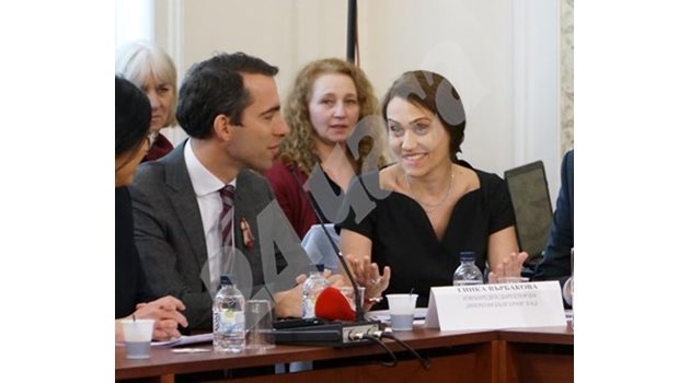 Гинка Върбакова (вдясно) СНИМКА: Десислава Кулелиева