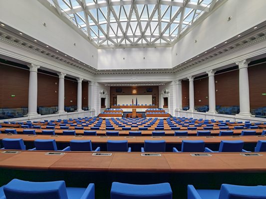 Депутатите ще разгледат промените в конституцията в планарната зала днес.