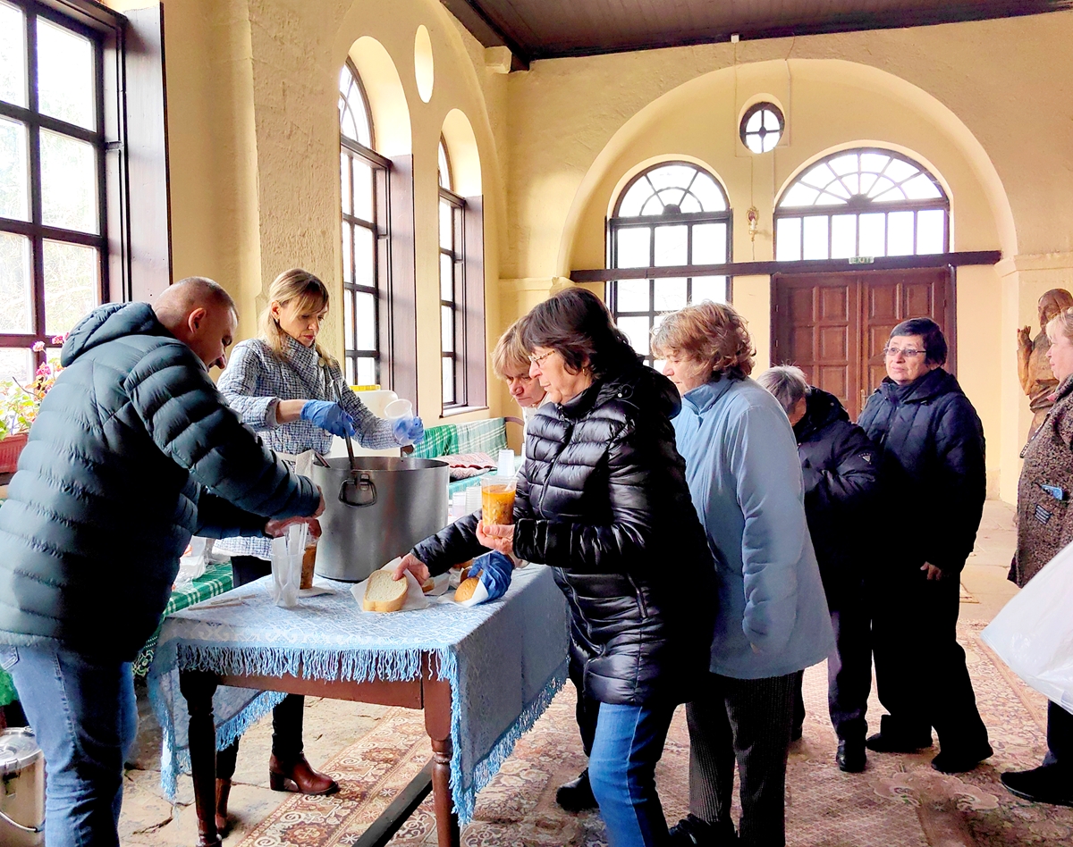 Раздадоха никулденски курбан за здраве на еленчани