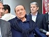 Берлускони с три шева на устната, паднал в Портофино