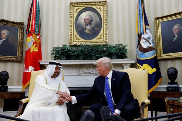 Престолонаследникът на Абу Даби Мохамед бин Зайед с американския президент Доналд Тръмп