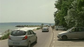Временно спряха движението на коли по крайбрежната алея на Варна