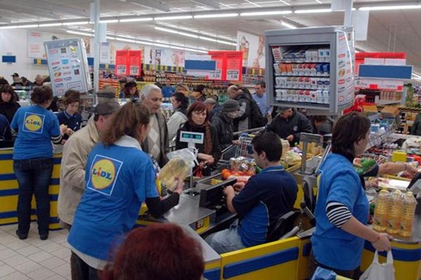 Около 40 ще станат магазините на "Лидл" - България, до няколко месеца, каза управителят Милена Драгийска.
СНИМКИ: ПИЕР ПЕТРОВ И ПАРСЕХ ШУБАРАЛЯН

