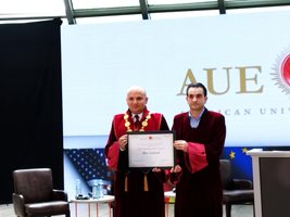 Илхан Кючюк получава званието "доктор хонорис кауза" от проф. д-р Насер Етеми
