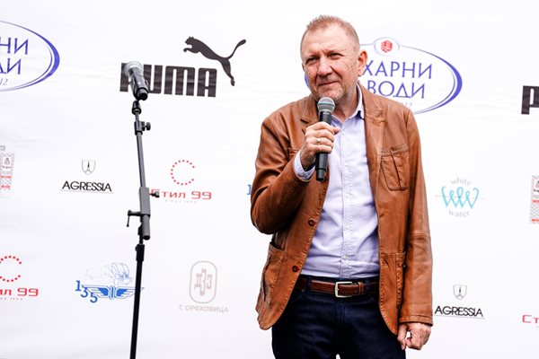 Емил Бонев е сценарист на лентата
