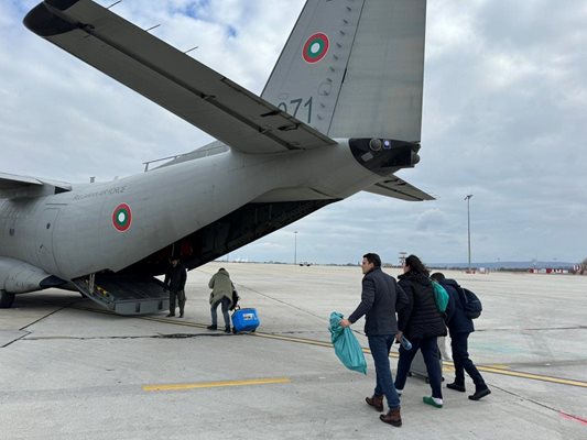 Със самолет „Спартан” във Варна пристигат екипи на Военномедицинска академия и УМБАЛ „Александровска“
СНИМКА: ВМА