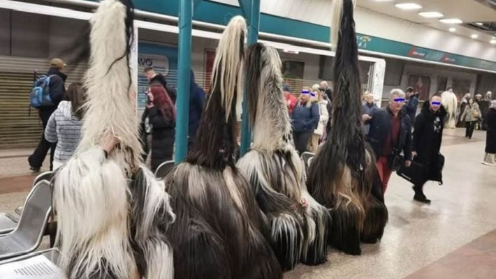 Кукери превзеха метрото