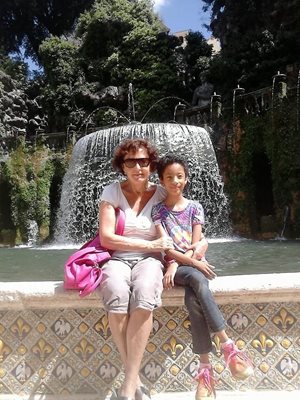 Мария с баба си Анахид Тачева миналата година.