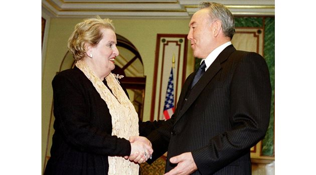 СЪЮЗНИК: Мадрин Олбрайт разговаря с Нурсултан Назърбаев, смятан за съюзник на САЩ в Средна Азия. 
