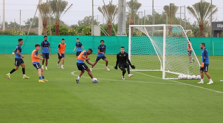 Левскарите тренират в Дубай. Снимка: клубен фейсбук
