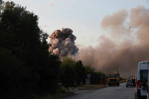 Взривотете са избухнали в склад за фойерверки