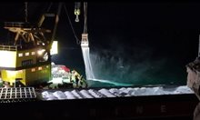 Азотен тор се сипе в морето от кораба край Яйлата (Видео)
