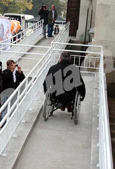 Хората с увреждания ще продължат да получават помощ до края на годината