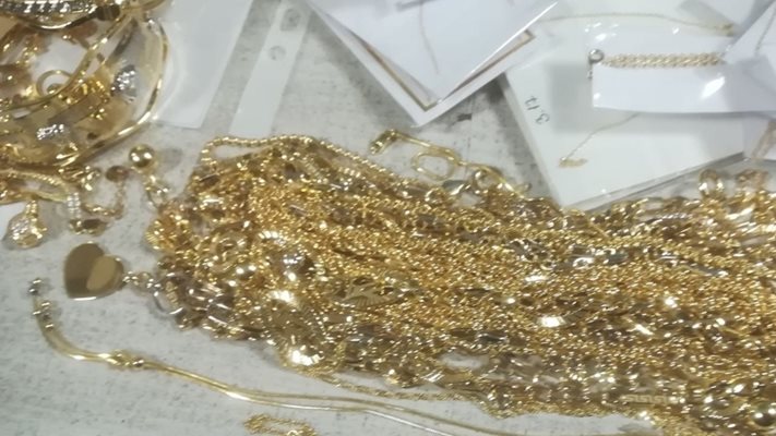 100 грама златни накити намират в крадеца