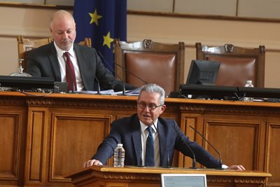 Йордан Цонев: На България се пречи да има редовен кабинет