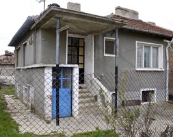 Къщата в Средец, където е минало детството на министър Николай Петров. СНИМКА: ЕЛЕНА ФОТЕВА