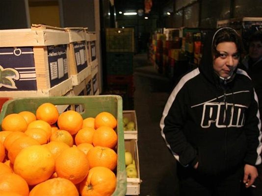 В складовете все още има запаси на портокали от Гърция. Ако стачката на фермерите продължи седмица обаче ще се наложи внос от Турция.
