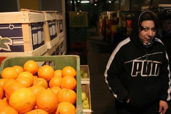 В складовете все още има запаси на портокали от Гърция. Ако стачката на фермерите продължи седмица обаче ще се наложи внос от Турция.