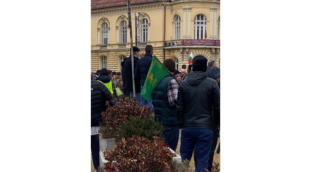 Знамена на ПП "Възраждане" се развяха сред протестиращите СНИМКИ: Министерството на туризма