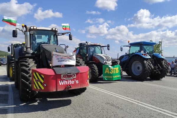 Полицейски проверки забавили машините към точката на протеста край Шереметя