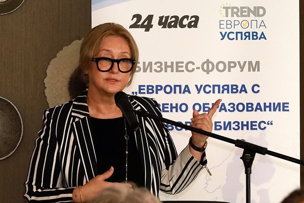 Издателят на “24 часа” Венелина Гочева откри форума.