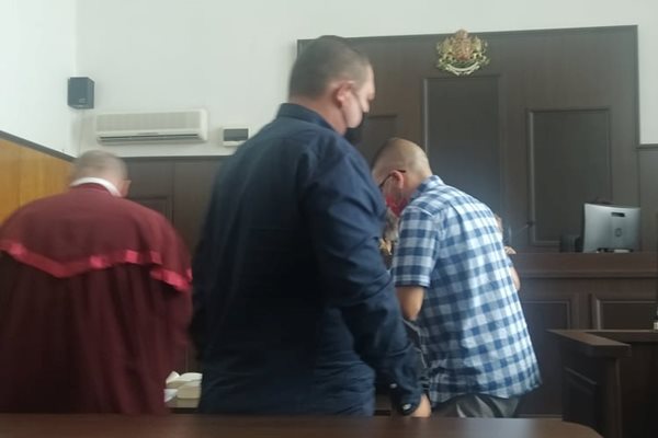 Владимир Гебелов е обвинен за смъртта на двама души