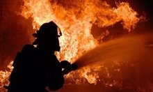 Пожар бушува във фабрика в Истанбул