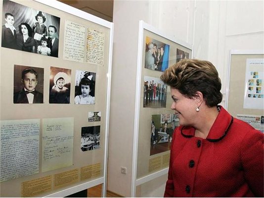 Тя разгледа и изложбата, посветена на рода й, в регионалния истолически музей в Габрово.