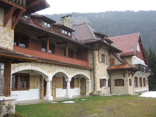 Най-големият сред имотите, завещани на българската държава от Теодор Димитров, е този в Жекс във Френските Алпи. СНИМКИ:АВТОРЪТ