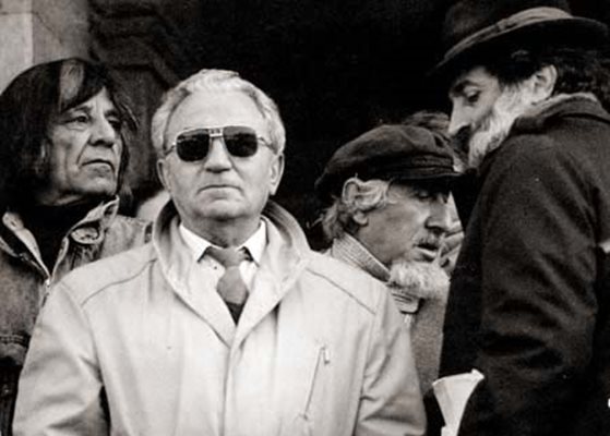 Анжел Вагенщайн  на митинга на 18 ноември 1989 г.
Зад него са Петър Слабаков, Радой Ралин и д-р Петър Берон.