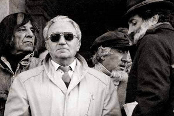 Анжел Вагенщайн  на митинга на 18 ноември 1989 г.
Зад него са Петър Слабаков, Радой Ралин и д-р Петър Берон.