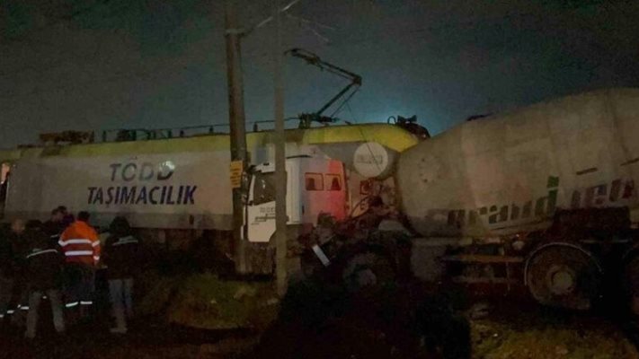 Бетоновоз се удря в нощния влак от Истанбул за София