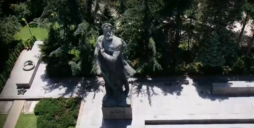 Ремонтират паметника на Христо Ботев във Враца